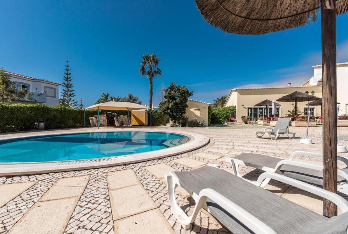 2 Bedroom Floor Apartment, Oasis Parque, Near Alvor At01
