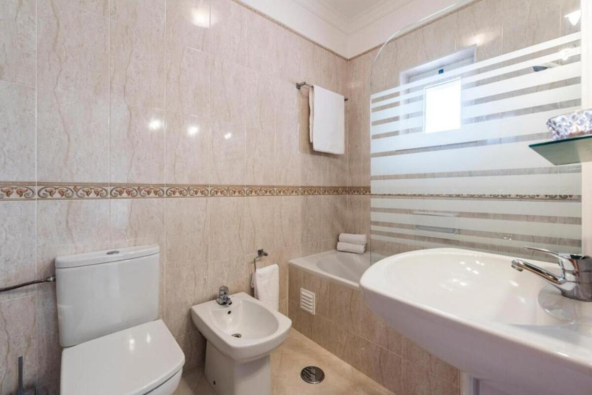 Apartment 2 Bedroom Floor Apartment, Oasis Parque, Near Alvor At01