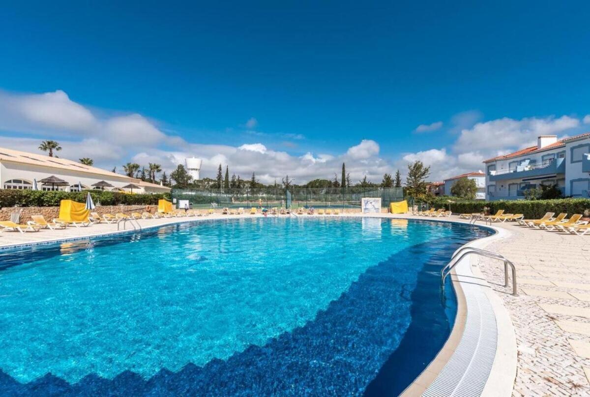Apartment 2 Bedroom Floor Apartment, Oasis Parque, Near Alvor At01